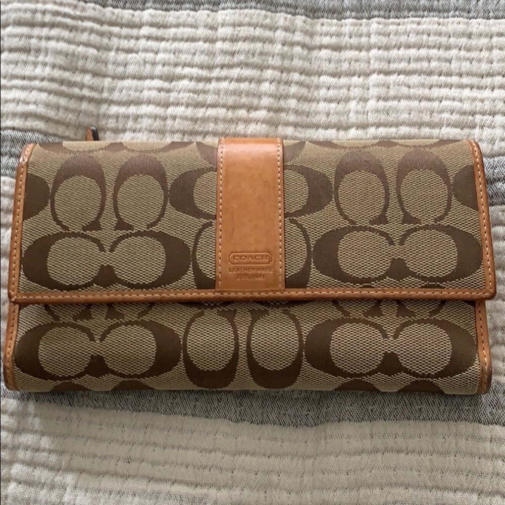 Coach Tri-find Wallet
